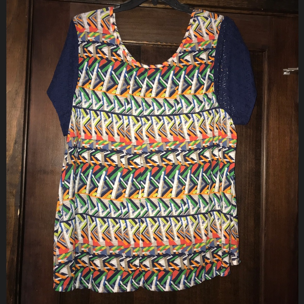 Patterned blouse with navy lace